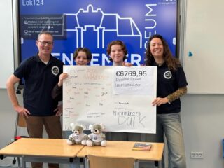 Enorm trots op alle leerlingen, collega’s, ouders, verzorgers en vrienden die hebben bijgedragen aan deze fantastische bijdrage voor de wensenambulance Noord Holland. Met een totaal van 6769,95 euro kan de wensenambulance heel veel laatste wensen laten uitkomen.